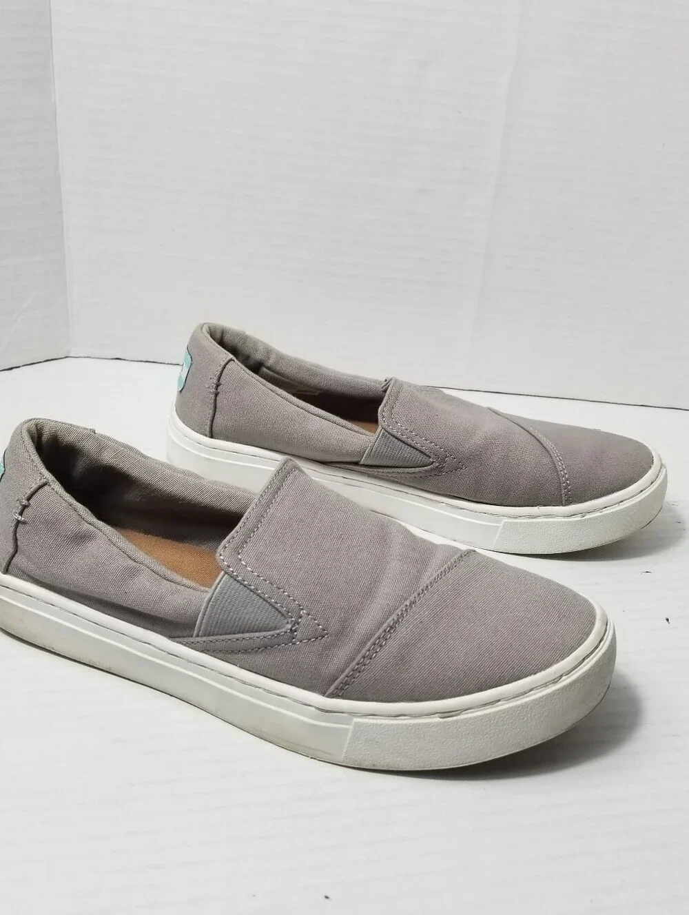 TOMS WOMEN'S LOAFERS SIZE 6.5